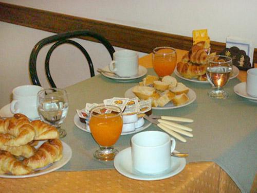 Alquilo Hotel Boiano en Villa Gesell zona  a 300 Mts de la Playa