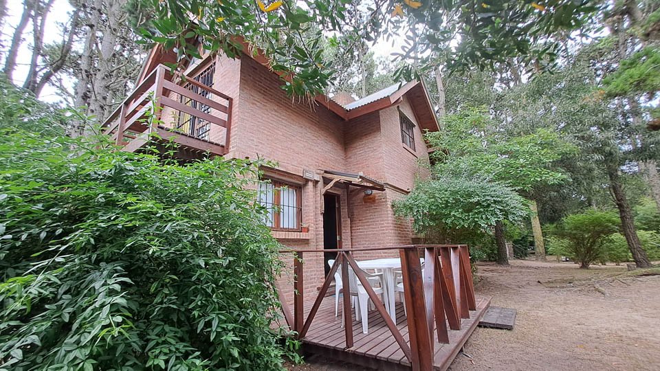 Poetas del Bosque - Vista principal de alojamiento en Villa Gesell, Costa Atlántica Argentina