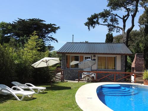 Alquilo Complejo de Cabañas Villa Maya en Villa Gesell zona  a 200 Mts de la Playa