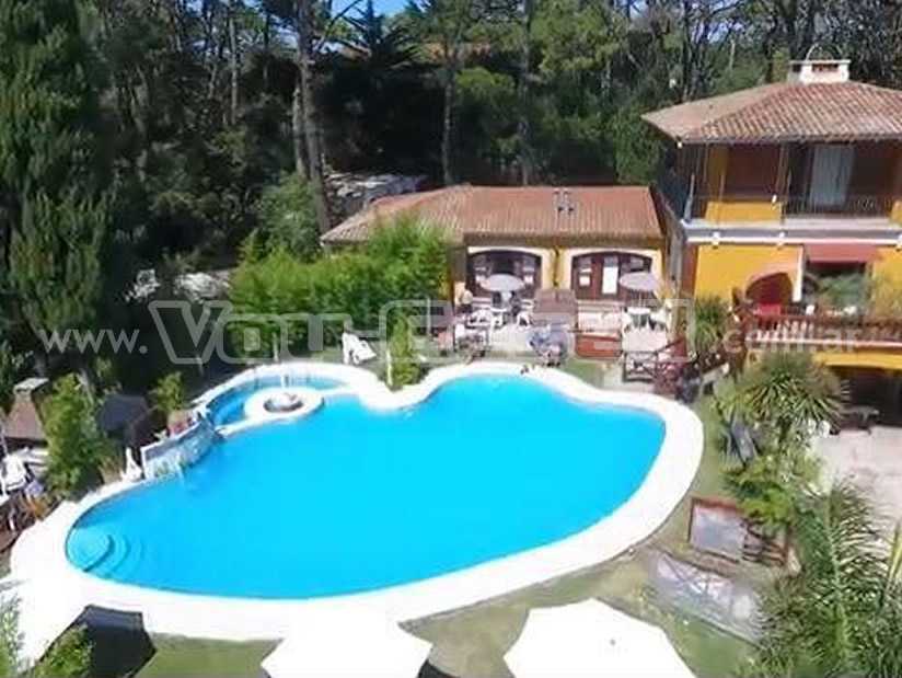 Alquilo Complejo de Cabañas Villa Maya en Villa Gesell zona  a 200 Mts de la Playa 
