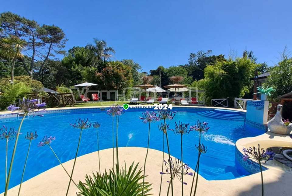 Alquilo Complejo de Cabañas Villa Maya en Villa Gesell zona  a 200 Mts de la Playa 