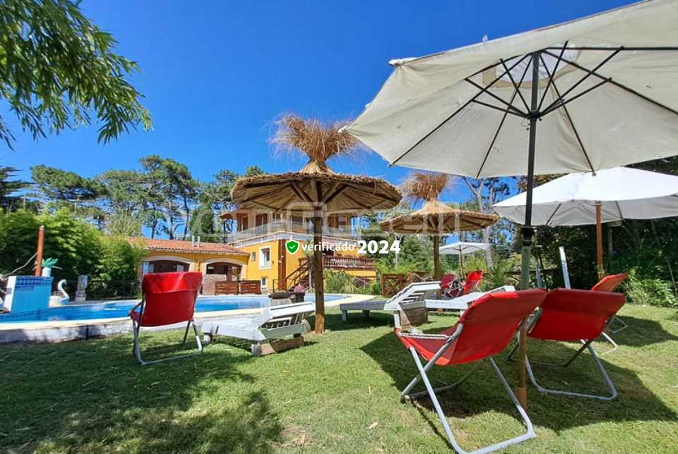 Alquilo Complejo de Cabañas Villa Maya en Villa Gesell zona  a 200 Mts de la Playa 