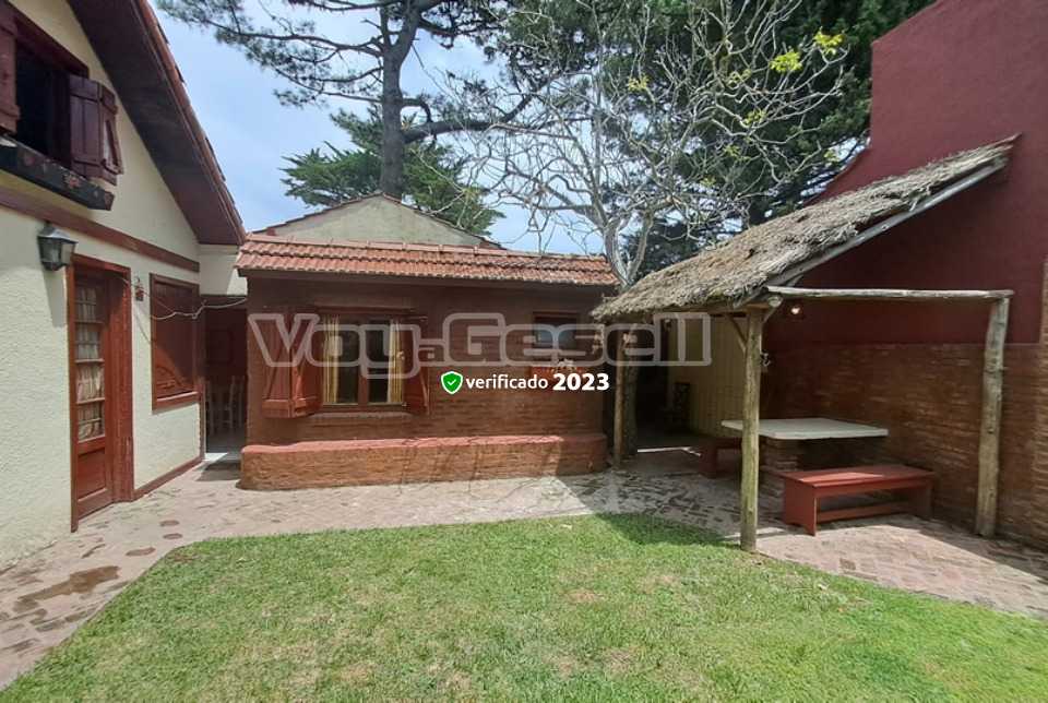 Lola - Casa en Villa Gesell